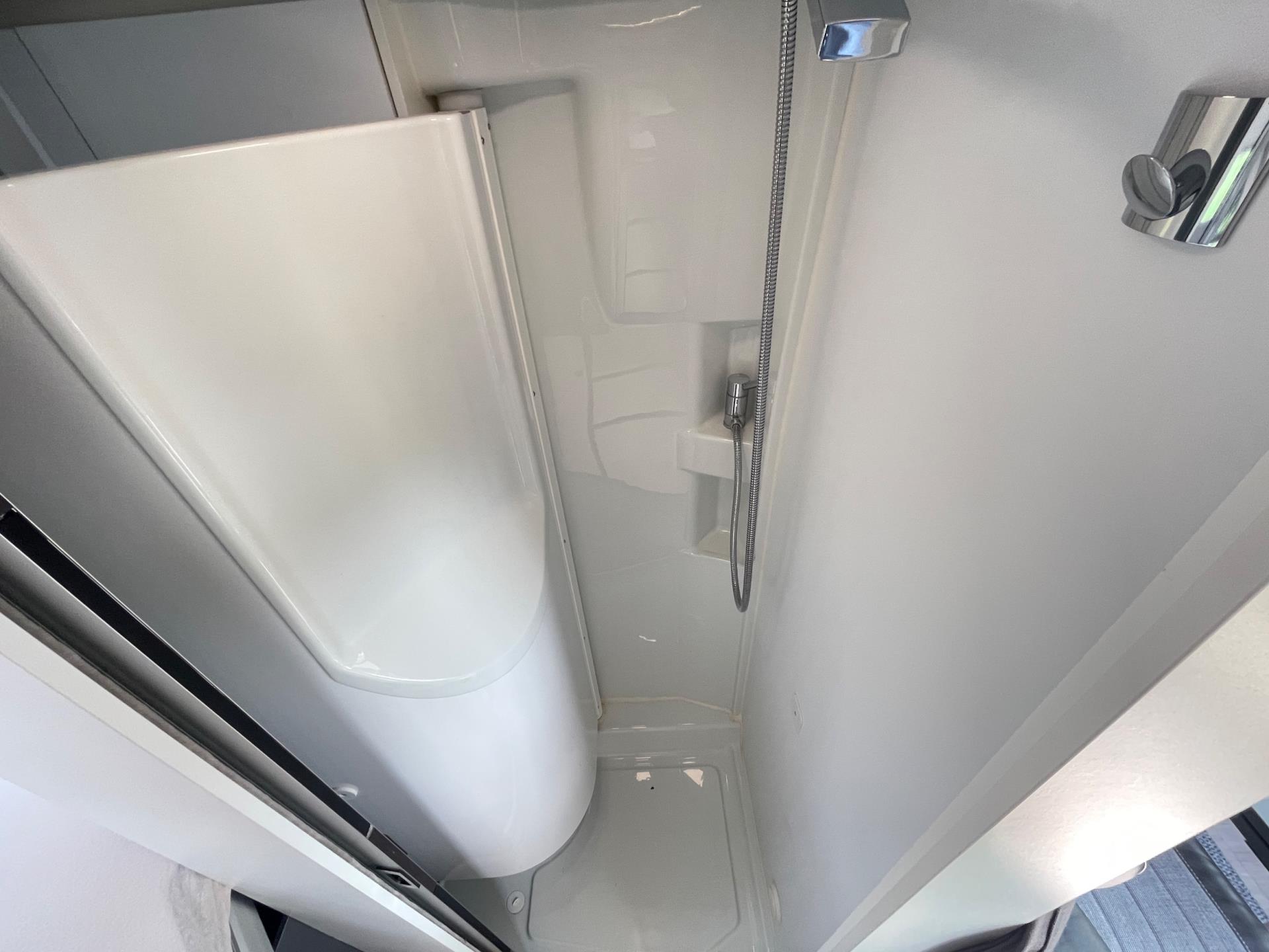 Adria Twin Supreme 640 SGX Twin Supreme 640 SGX 9-Traps Automaat LUCHTVERING 160 PK 46849216-12.jpg | Puur Vrijheid