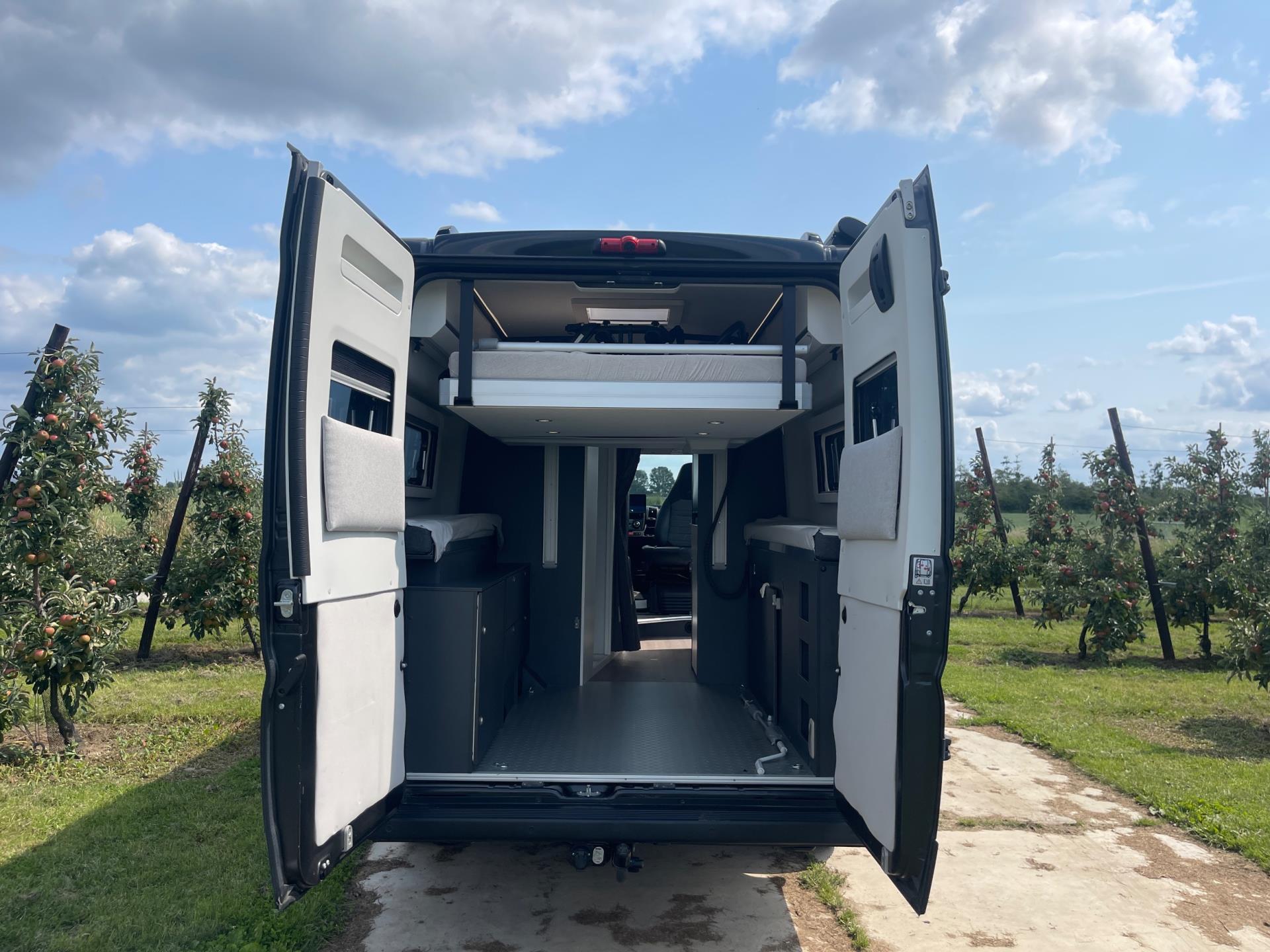 Adria Twin Supreme 640 SGX Twin Supreme 640 SGX 9-Traps Automaat LUCHTVERING 160 PK 46849216-5.jpg | Puur Vrijheid