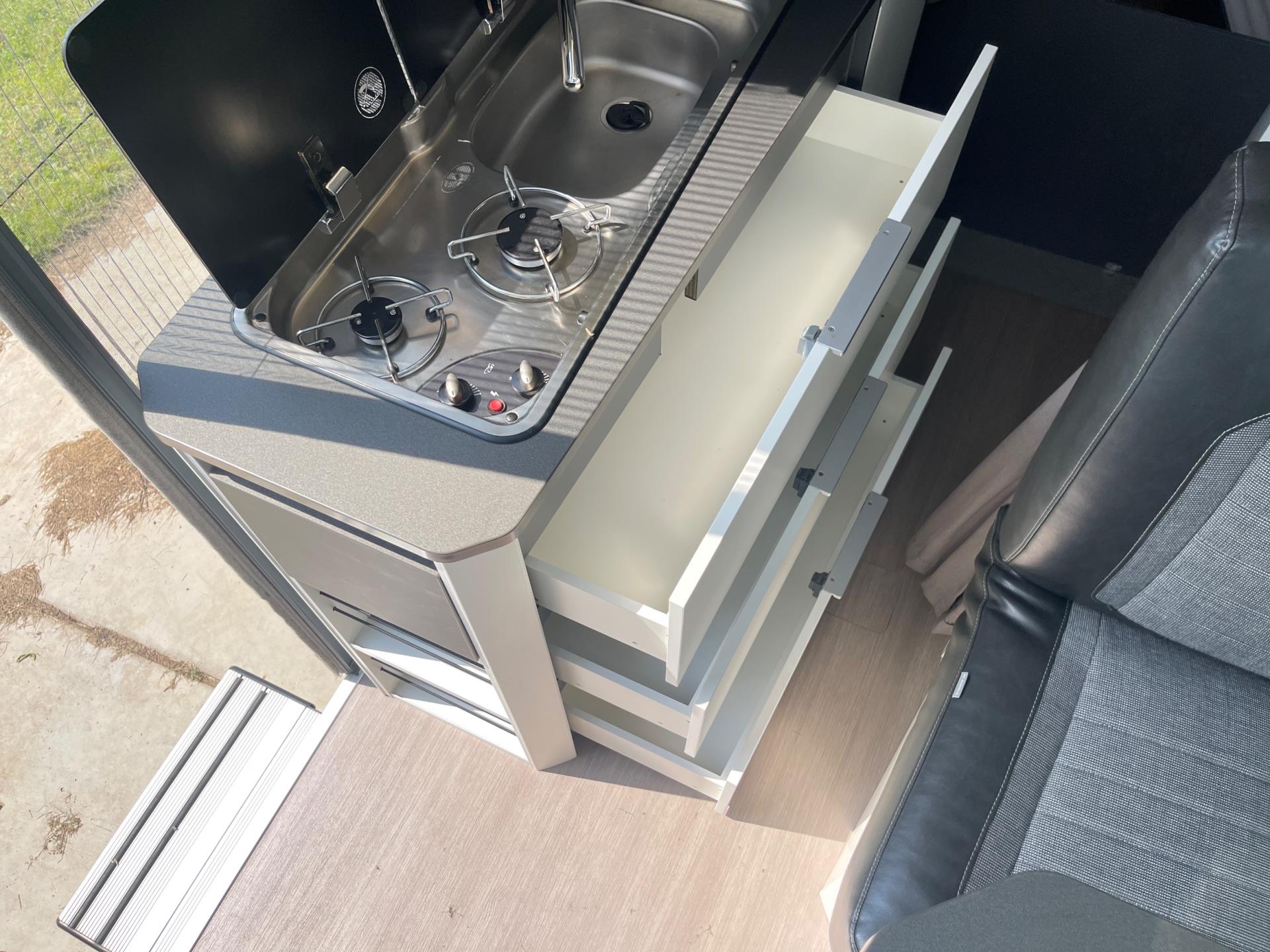 Adria Twin Supreme 640 SGX Twin Supreme 640 SGX 9-Traps Automaat LUCHTVERING 160 PK 46849216-9.jpg | Puur Vrijheid