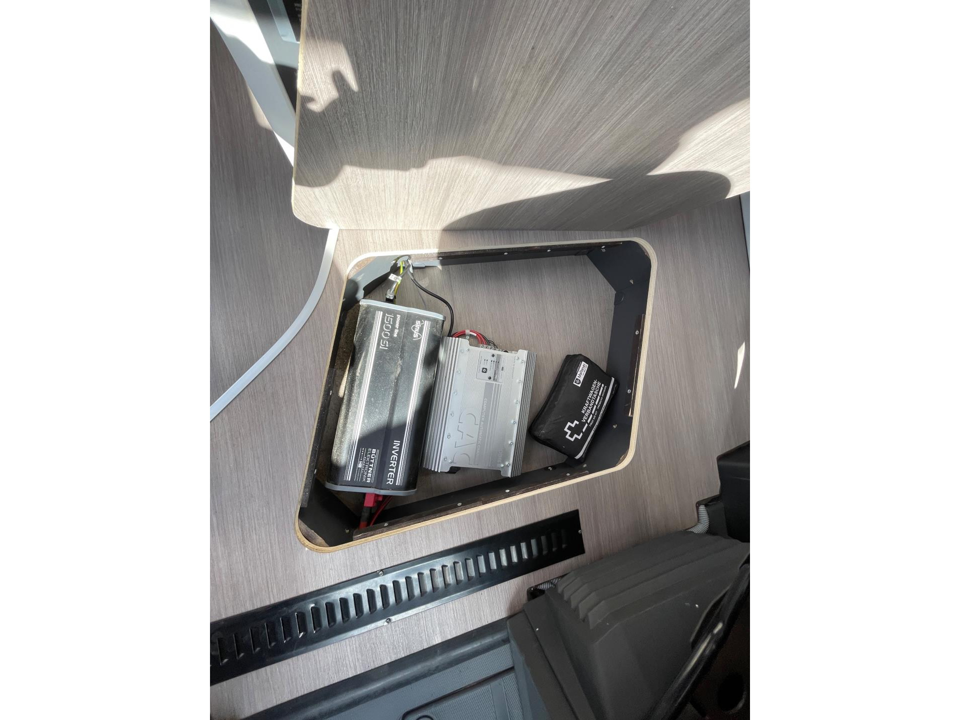 Adria Twin Plus Supreme 640 SLB Twin Plus Supreme 640 SLB 9-Traps LUCHTVERING 47342657-15.jpg | Puur Vrijheid