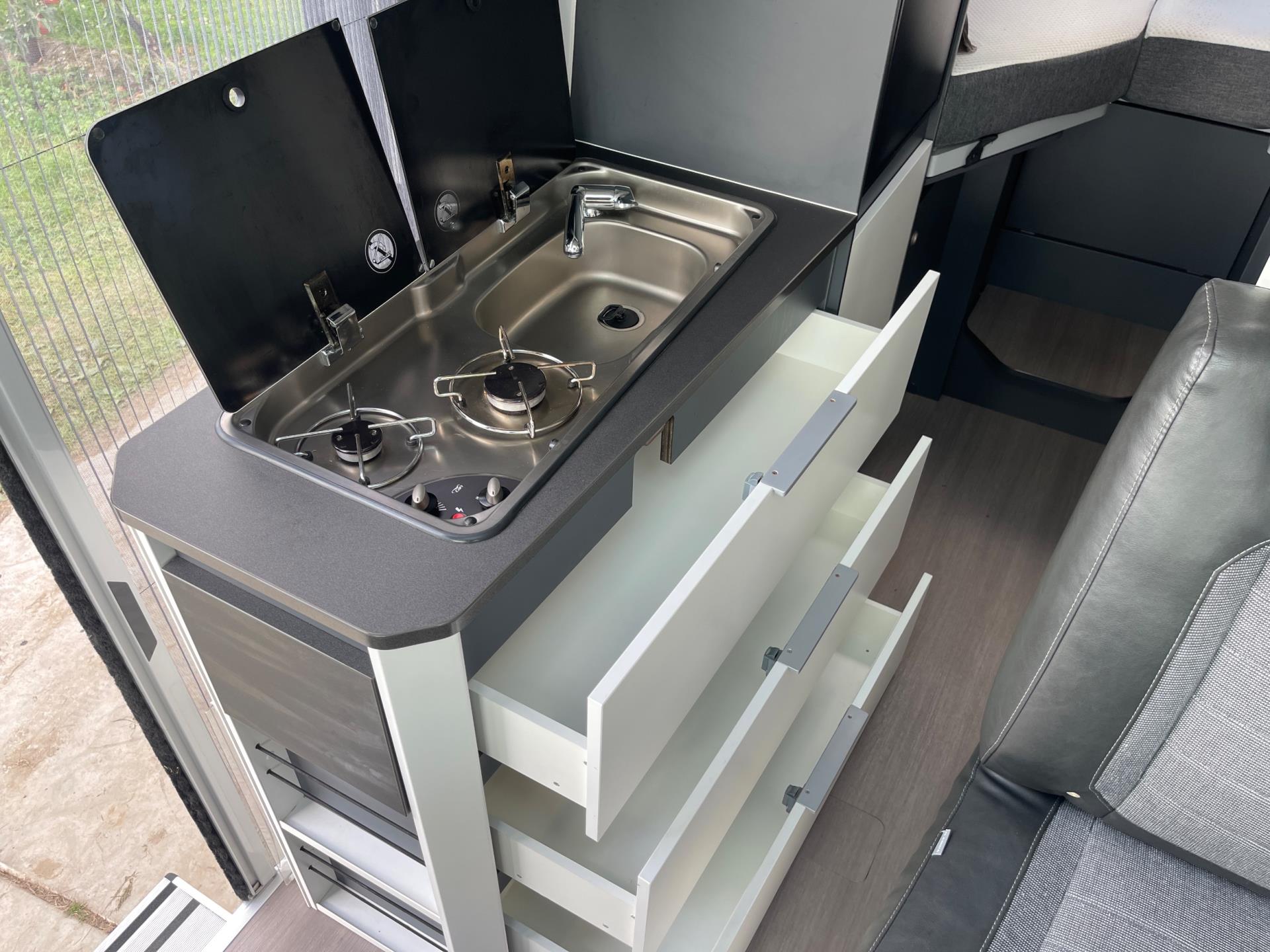 Adria Twin Plus Supreme 640 SLB Twin Plus Supreme 640 SLB 9-Traps LUCHTVERING 47342657-9.jpg | Puur Vrijheid