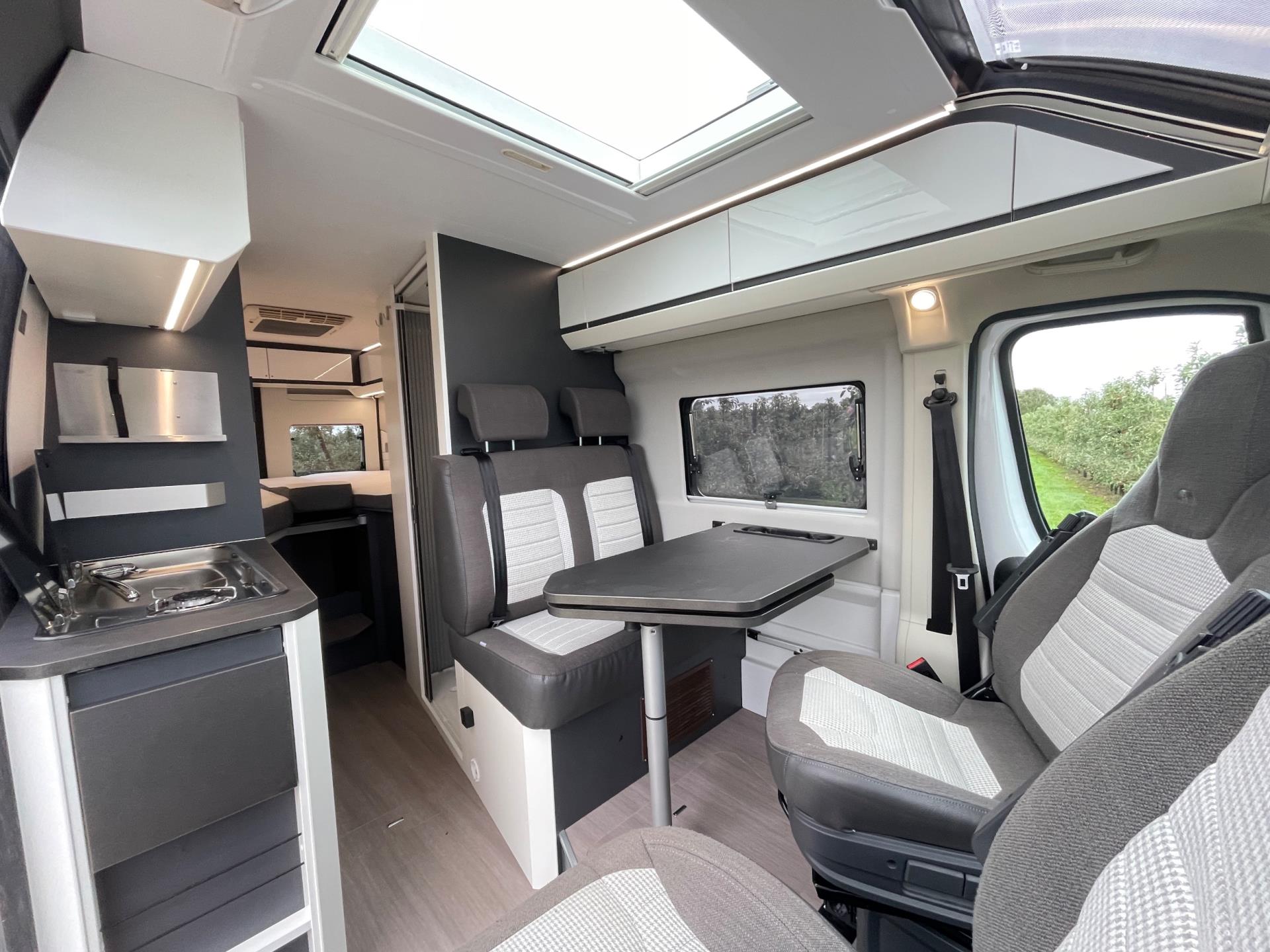 Adria Twin Plus Supreme 640 SLB Twin Plus Supreme 640 SLB 9-Traps Airco Camperdeel 47382118-1.jpg | Puur Vrijheid