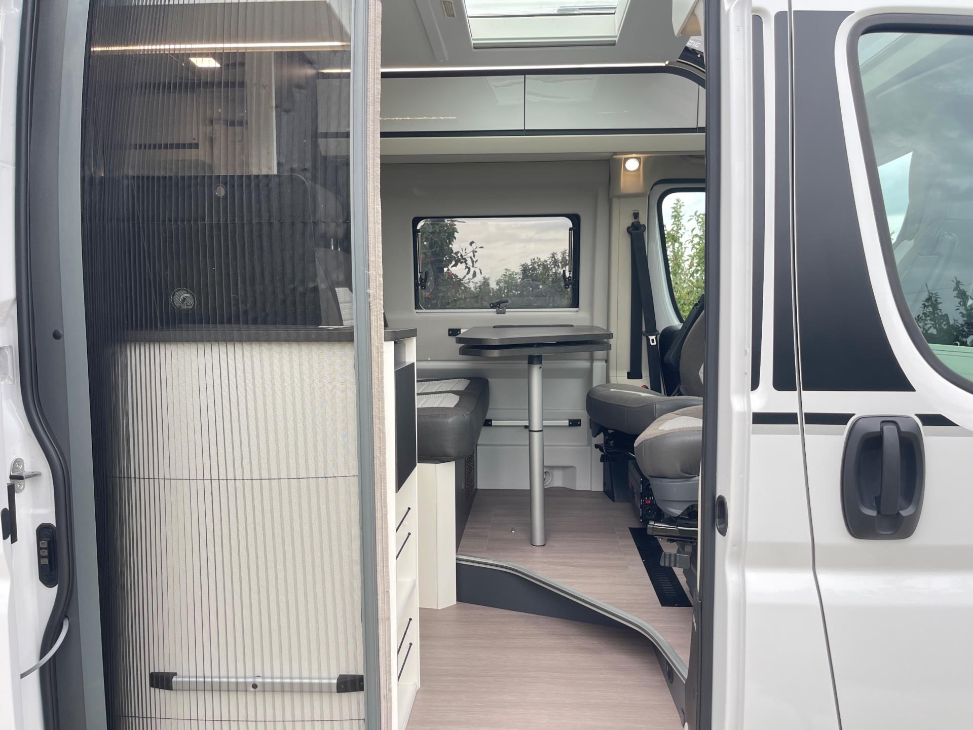 Adria Twin Plus Supreme 640 SLB Twin Plus Supreme 640 SLB 9-Traps Airco Camperdeel 47382118-11.jpg | Puur Vrijheid