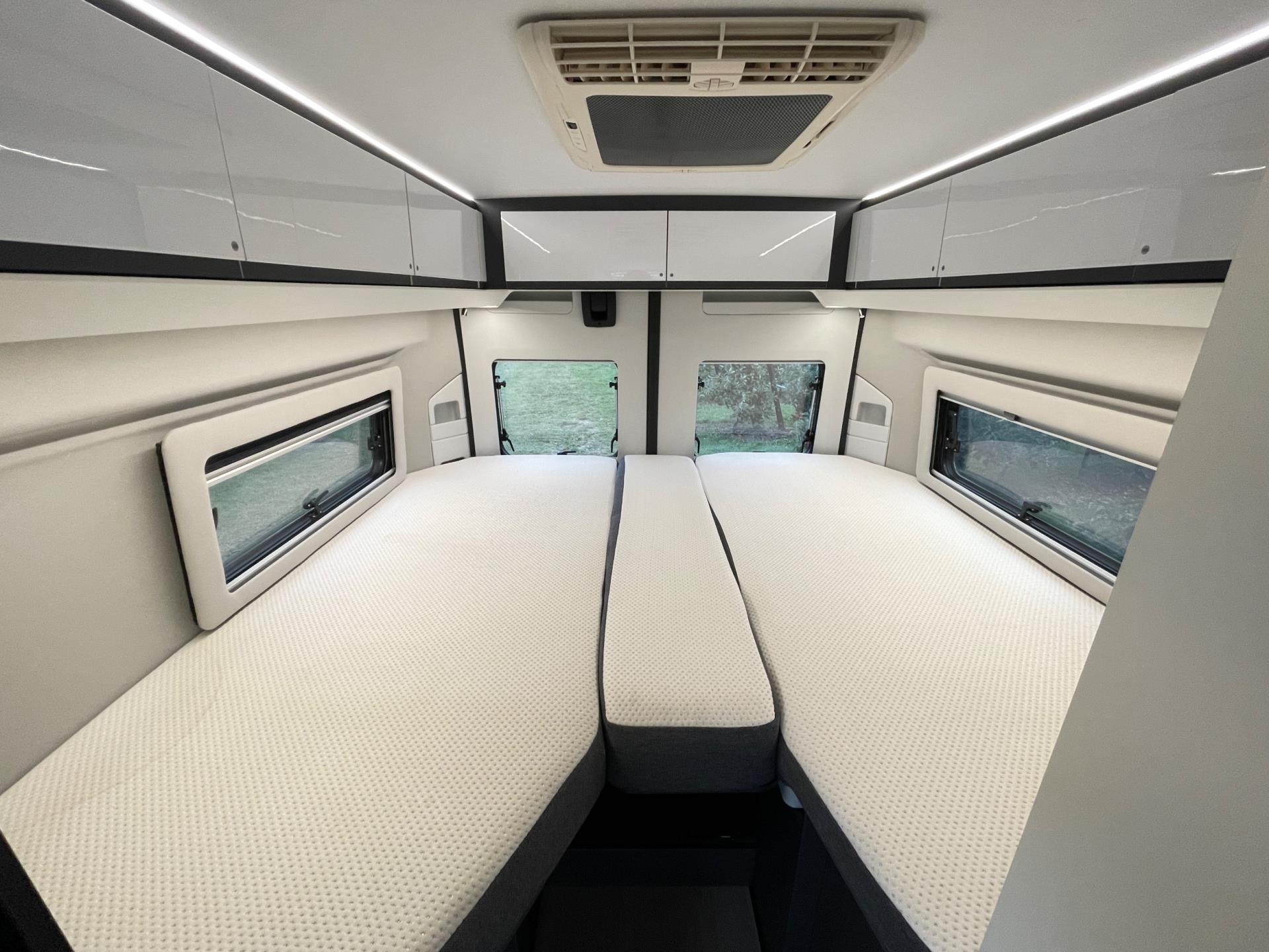 Adria Twin Plus Supreme 640 SLB Twin Plus Supreme 640 SLB 9-Traps Airco Camperdeel 47382118-13.jpg | Puur Vrijheid
