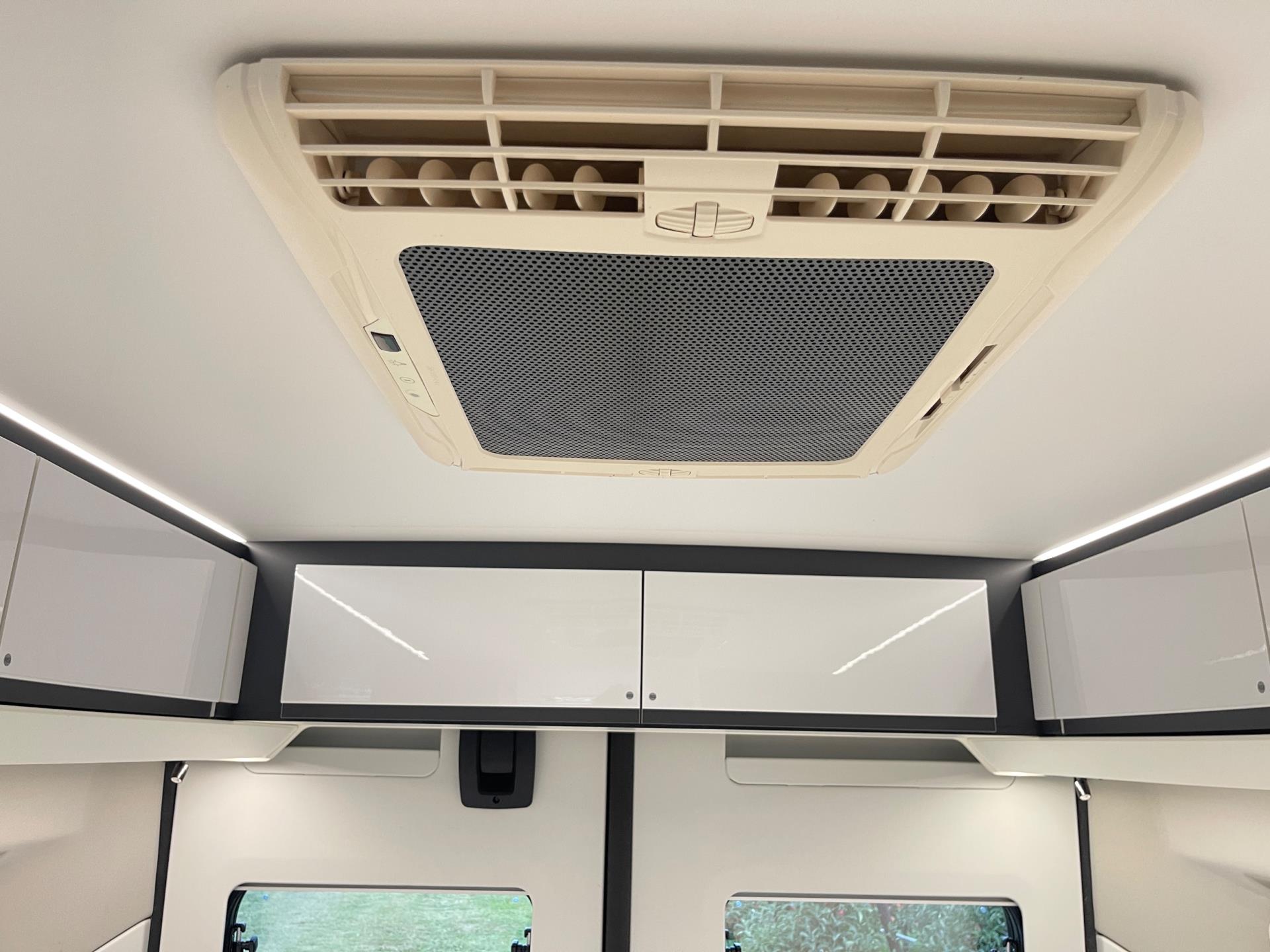 Adria Twin Plus Supreme 640 SLB Twin Plus Supreme 640 SLB 9-Traps Airco Camperdeel 47382118-14.jpg | Puur Vrijheid
