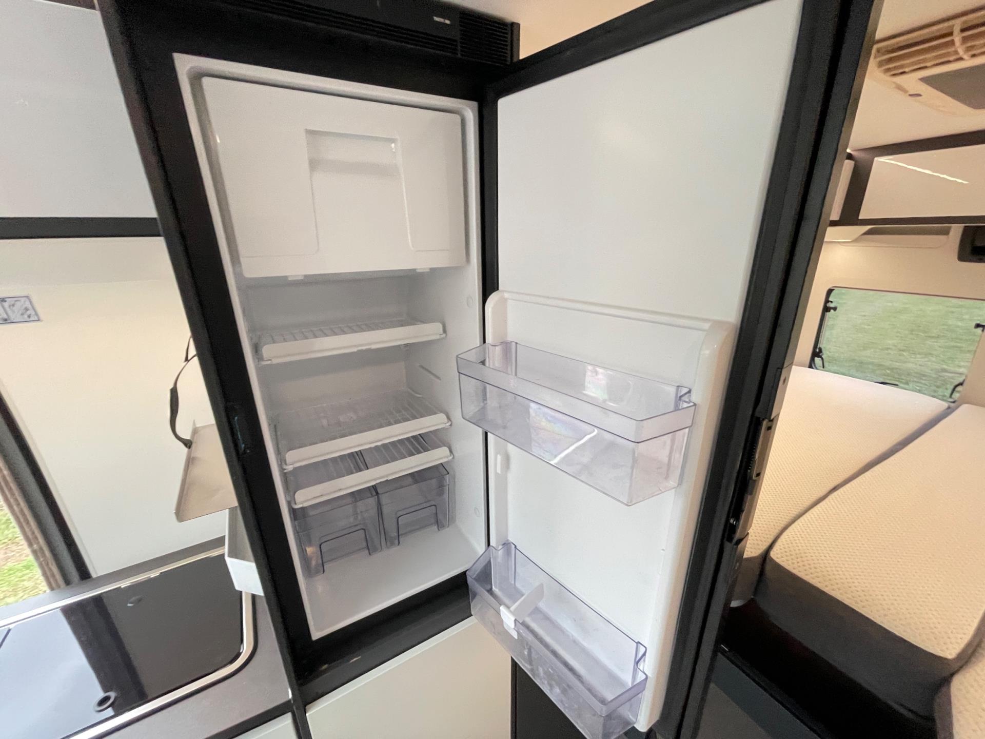 Adria Twin Plus Supreme 640 SLB Twin Plus Supreme 640 SLB 9-Traps Airco Camperdeel 47382118-15.jpg | Puur Vrijheid