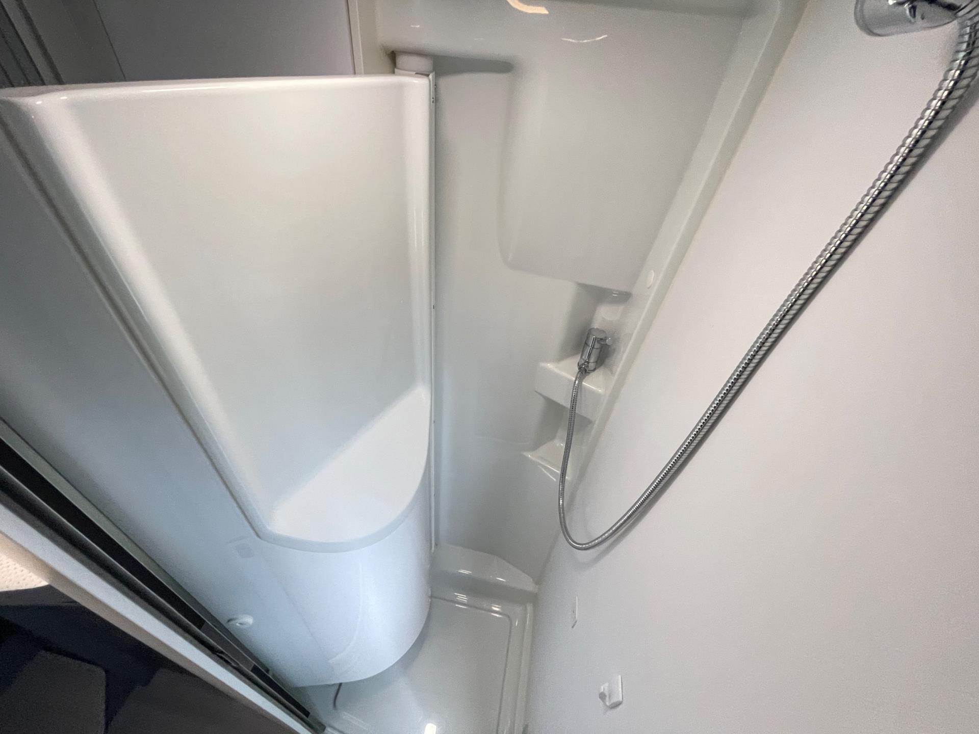 Adria Twin Plus Supreme 640 SLB Twin Plus Supreme 640 SLB 9-Traps Airco Camperdeel 47382118-17.jpg | Puur Vrijheid