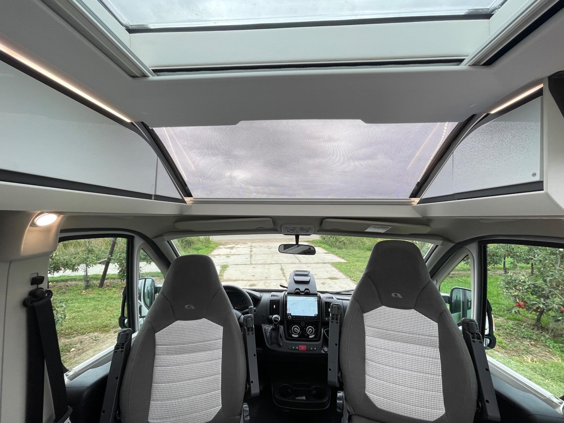 Adria Twin Plus Supreme 640 SLB Twin Plus Supreme 640 SLB 9-Traps Airco Camperdeel 47382118-19.jpg | Puur Vrijheid