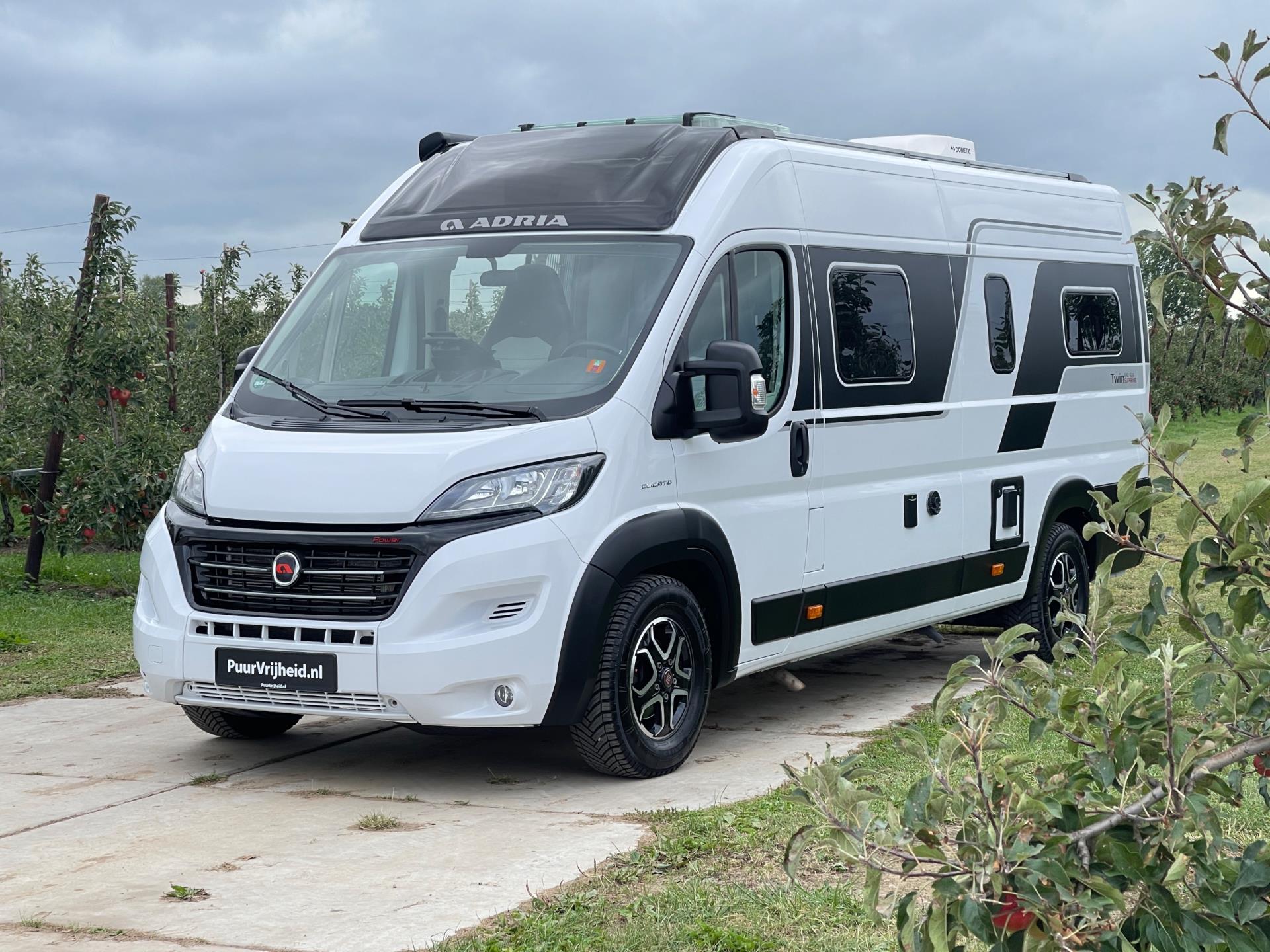 Adria Twin Plus Supreme 640 SLB Twin Plus Supreme 640 SLB 9-Traps Airco Camperdeel 47382118-3.jpg | Puur Vrijheid