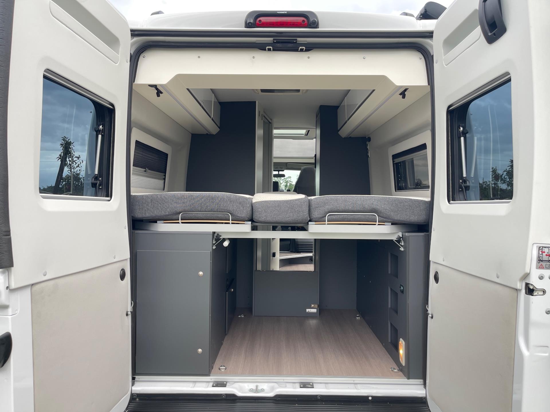 Adria Twin Plus Supreme 640 SLB Twin Plus Supreme 640 SLB 9-Traps Airco Camperdeel 47382118-9.jpg | Puur Vrijheid