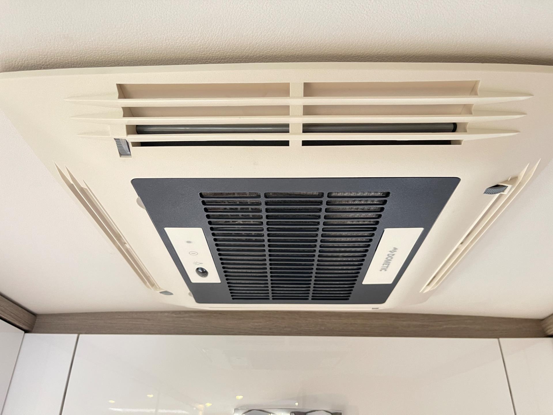 Pössl 2 Win S Plus 2 Win S Plus 9-Traps Automaat 160 PK AIRCO CAMPERDEEL 47611714-10.jpg | Puur Vrijheid