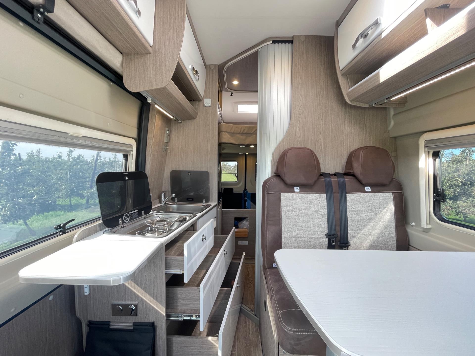 Pössl Roadcruiser Revolution Elek. Hefbed 9-Traps Automaat Roadcruiser Revolution Elek. Hefbed 9-Traps Automaat 180 PK Unieke Kleur 47614014-10.jpg | Puur Vrijheid