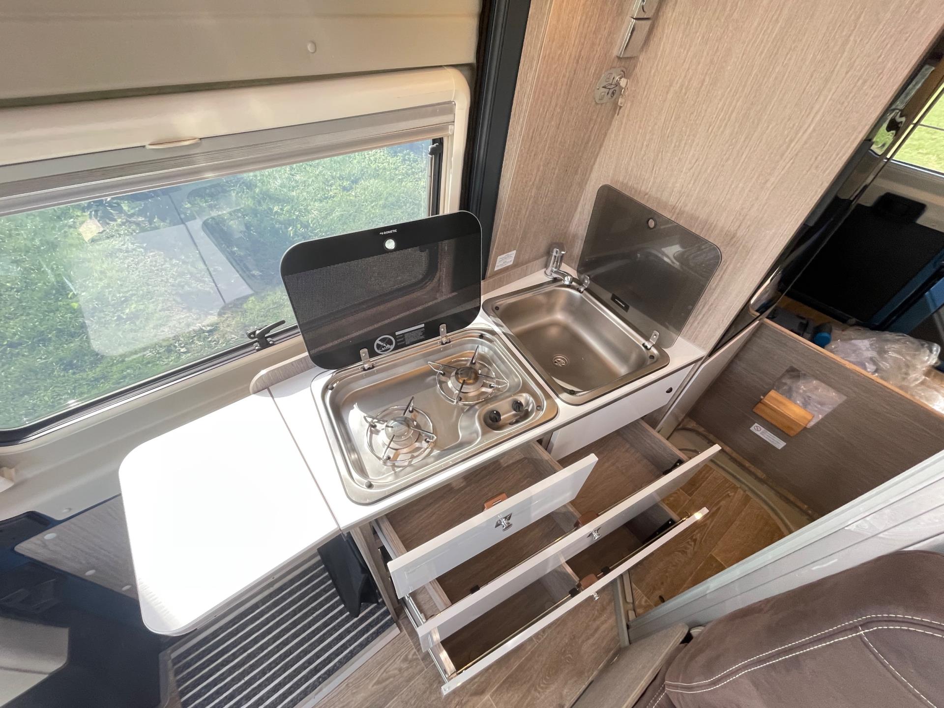 Pössl Roadcruiser Revolution Elek. Hefbed 9-Traps Automaat Roadcruiser Revolution Elek. Hefbed 9-Traps Automaat 180 PK Unieke Kleur 47614014-11.jpg | Puur Vrijheid