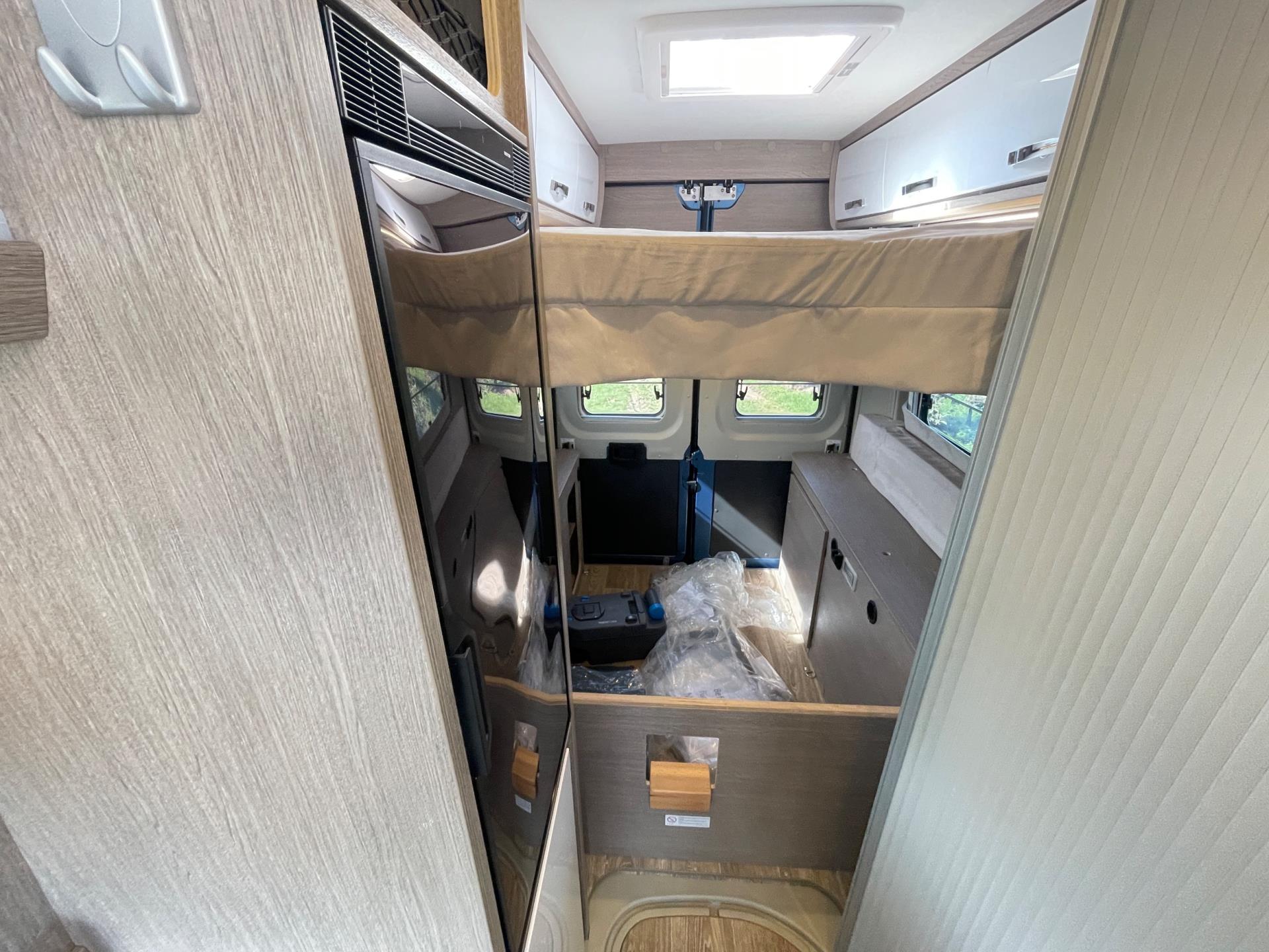 Pössl Roadcruiser Revolution Elek. Hefbed 9-Traps Automaat Roadcruiser Revolution Elek. Hefbed 9-Traps Automaat 180 PK Unieke Kleur 47614014-12.jpg | Puur Vrijheid