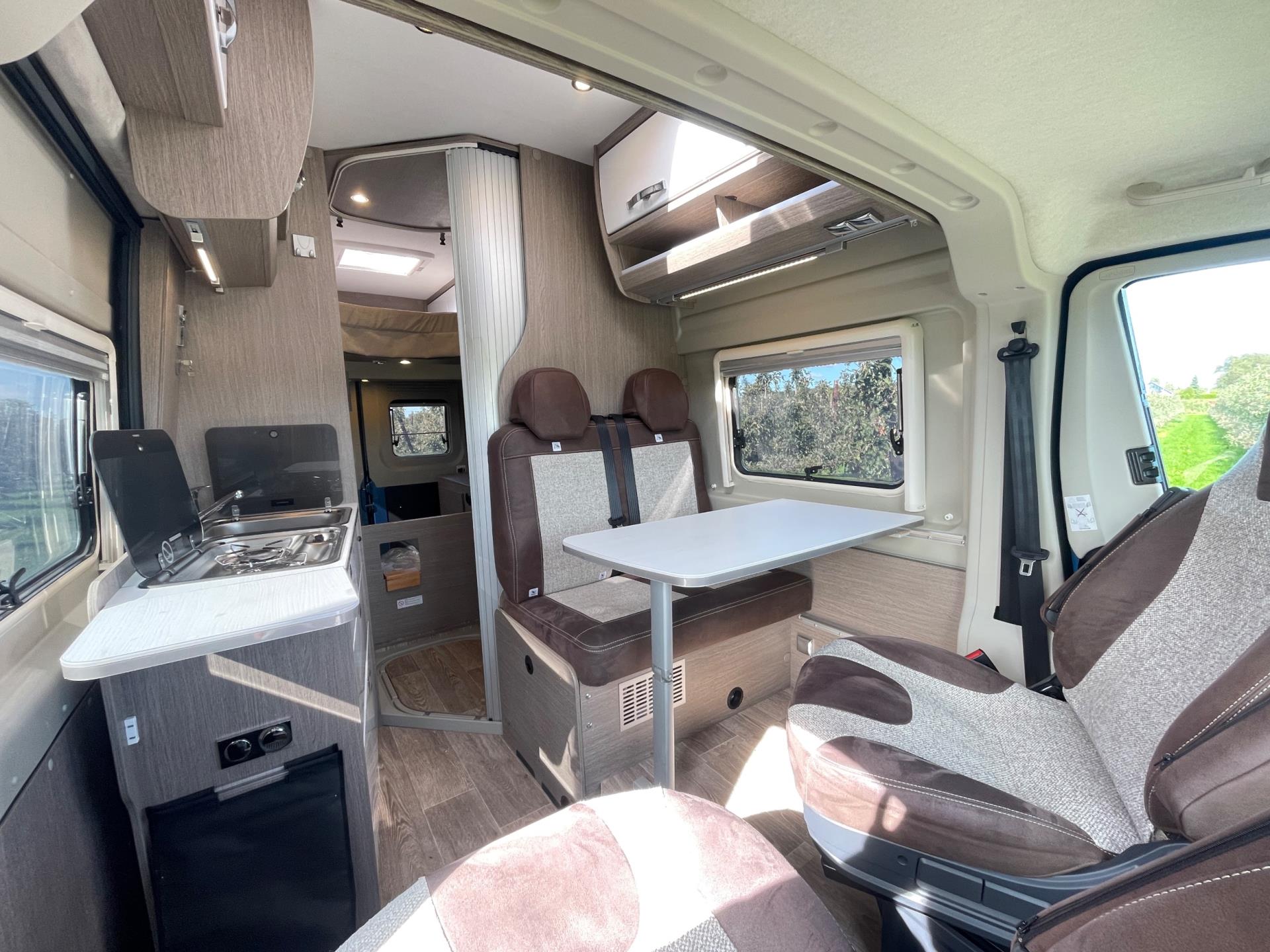 Pössl Roadcruiser Revolution Elek. Hefbed 9-Traps Automaat Roadcruiser Revolution Elek. Hefbed 9-Traps Automaat 180 PK Unieke Kleur 47614014-3.jpg | Puur Vrijheid