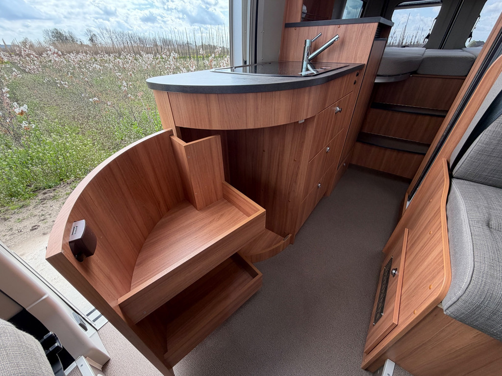 Pössl Summit 640 9-Traps Automaat/2 jaar garantie Summit 640 9-Traps Automaat/2 jaar garantie MAXI/Trekhaak/160 PK 52470237-9.jpg | Puur Vrijheid