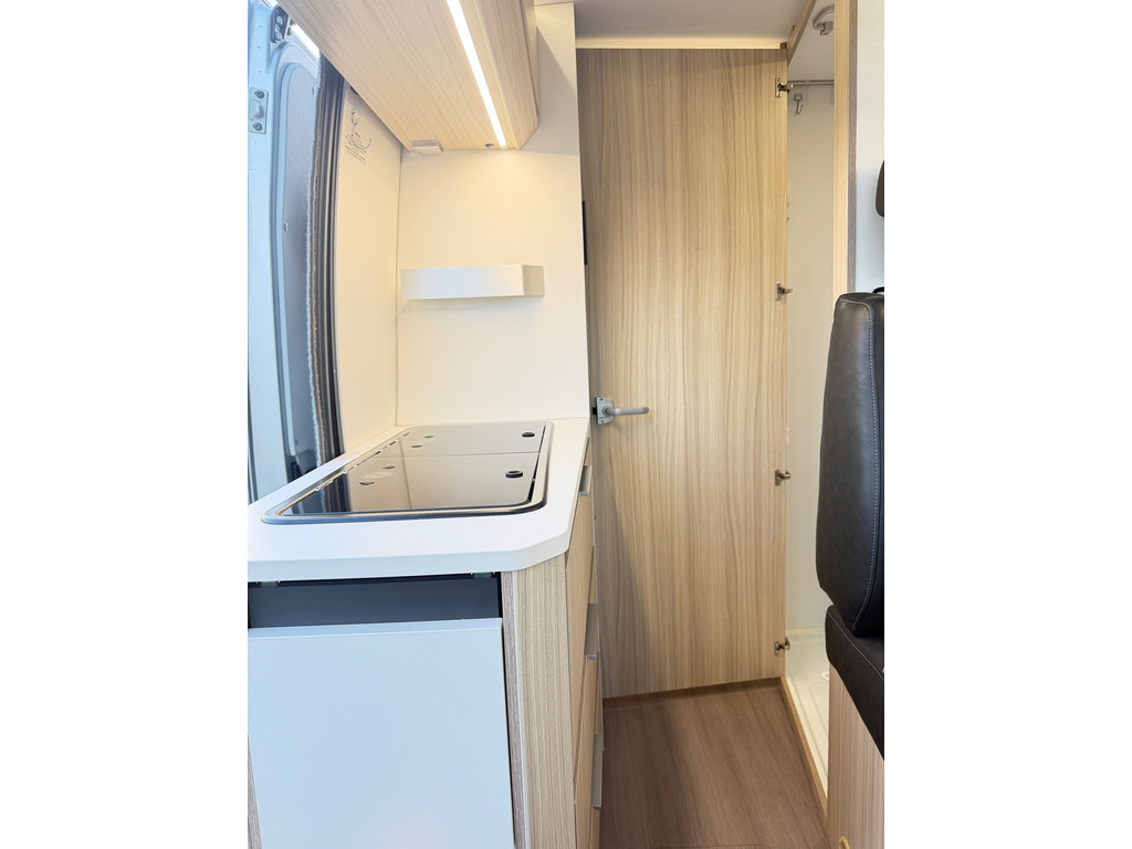Adria  Twin 640 Automaat Trekhaak / Luifel / 2 accu's / Camera 56208816-18.jpg | Puur Vrijheid