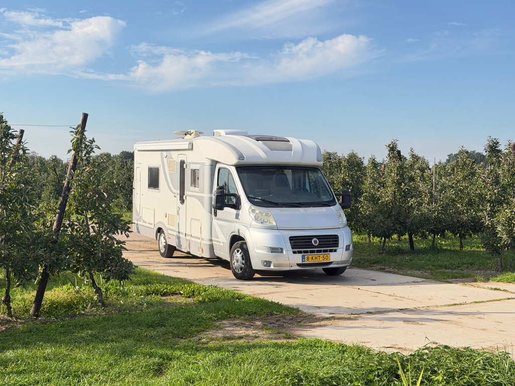 Adria  Coral S 680 ST LUCHTVERING / AIRCO / OYSTER SCHOTEL + TV / OVEN / XXL KOELKAST + VRIEZER / CRUISE CONTROL / 57044712-0.jpg | Puur Vrijheid